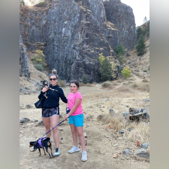 🐚 LIVE POSHING with SHELLZ . Like to be notified 💕🌟Designer & LUX - Picture 5 of 6